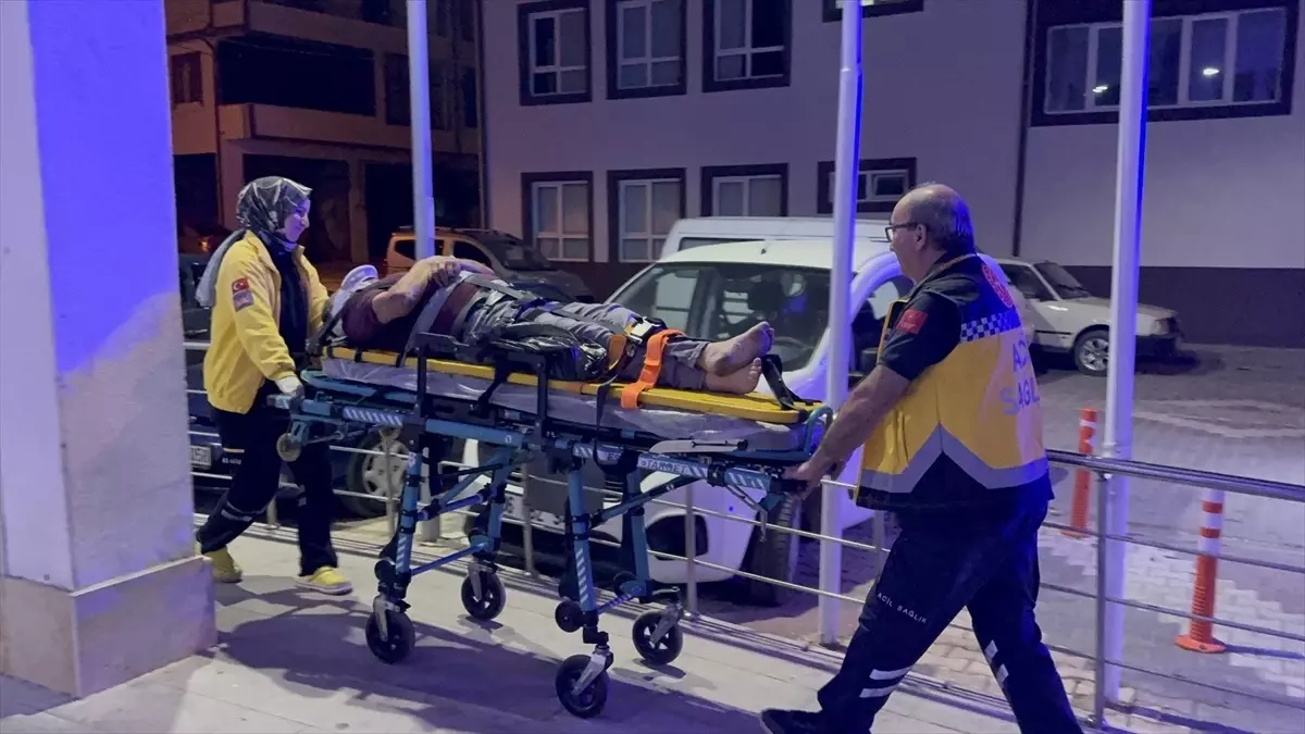 Tır Devrildi, Sürücü Yaralandı