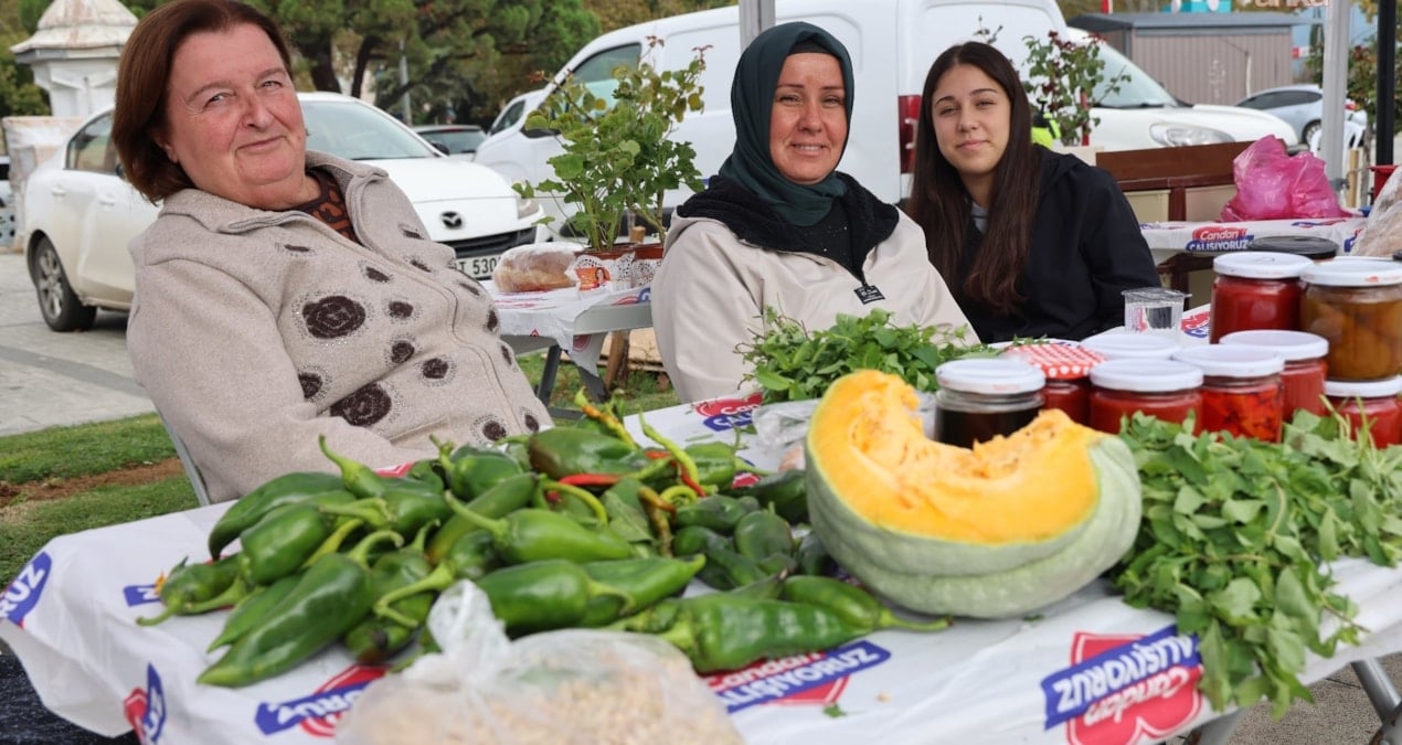 Tarladaki domatesini biberini alıp gittiler: Kapış sattılar paraya para demediler
