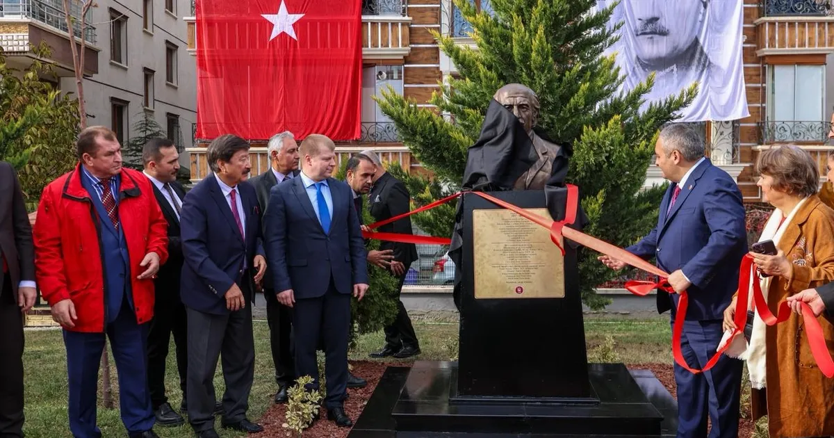 Ankara Keçiören’de Kaysın Kuliyev’in yeni büstü törenle açıldı