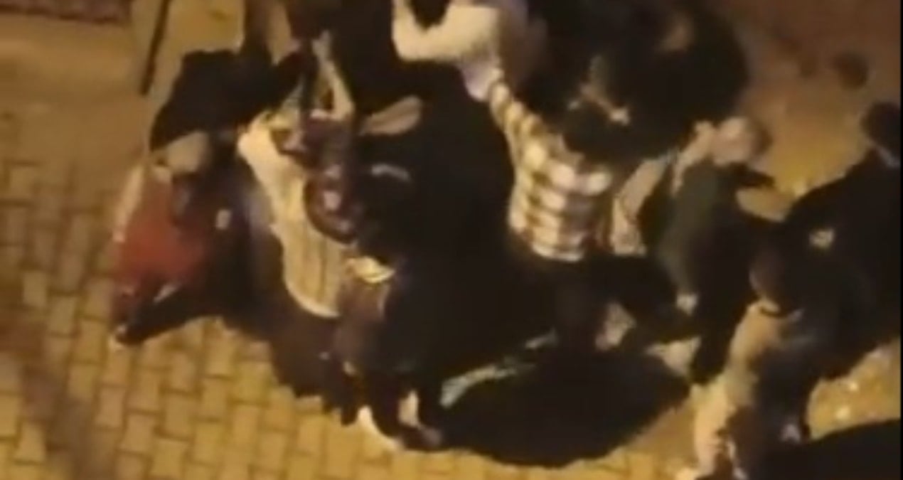Arnavutköy’de komşuların gürültü kavgası; sopayla saldırdılar