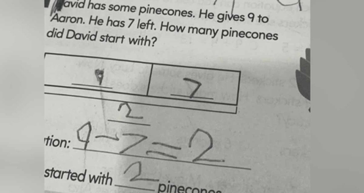 Baba oğlunun ödevini kontol ederken, gördüğü 2 basit kelime karşısında donakaldı