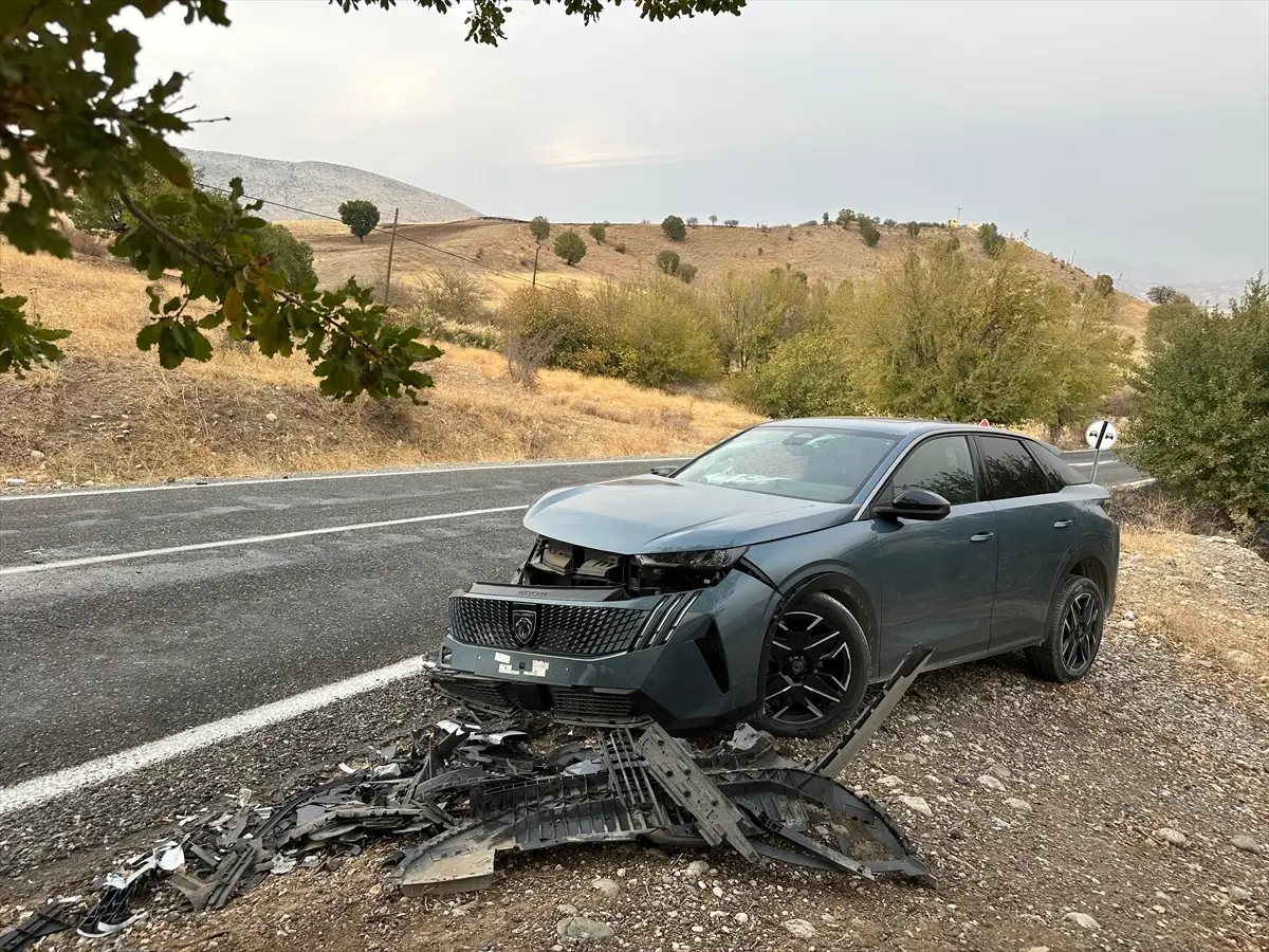 Kahta’da İki Otomobil Çarpıştı: 9 Yaralı