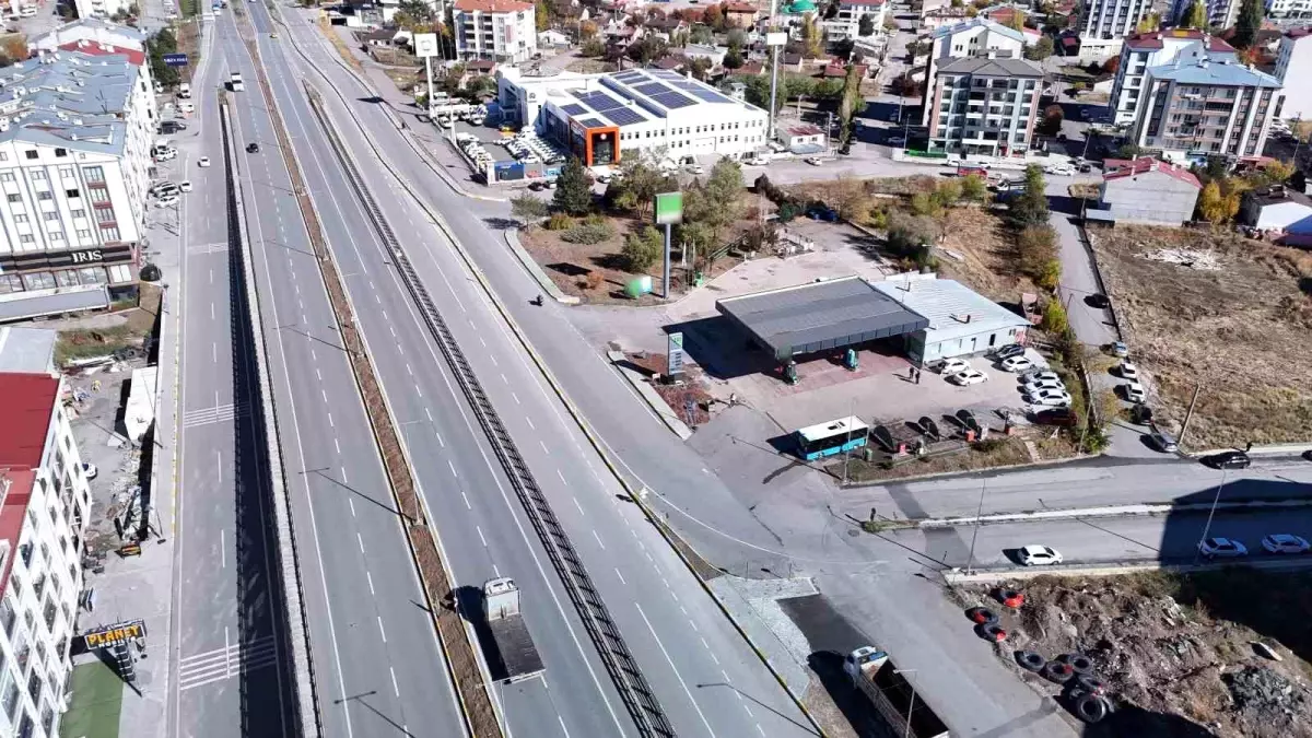 Sivas’ta Viyadük Sorunu: Esnaflar Uçan Araç Bekliyor