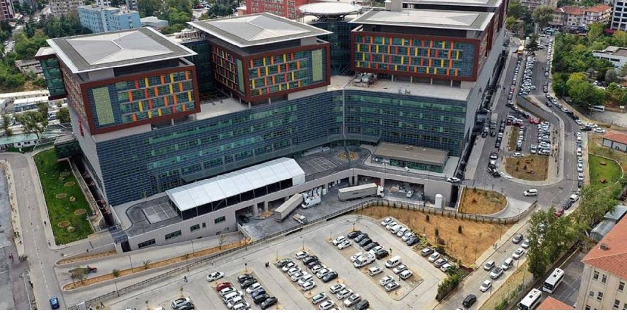 Kanser hastası şehir hastanesi asansöründe mahsur kaldı!