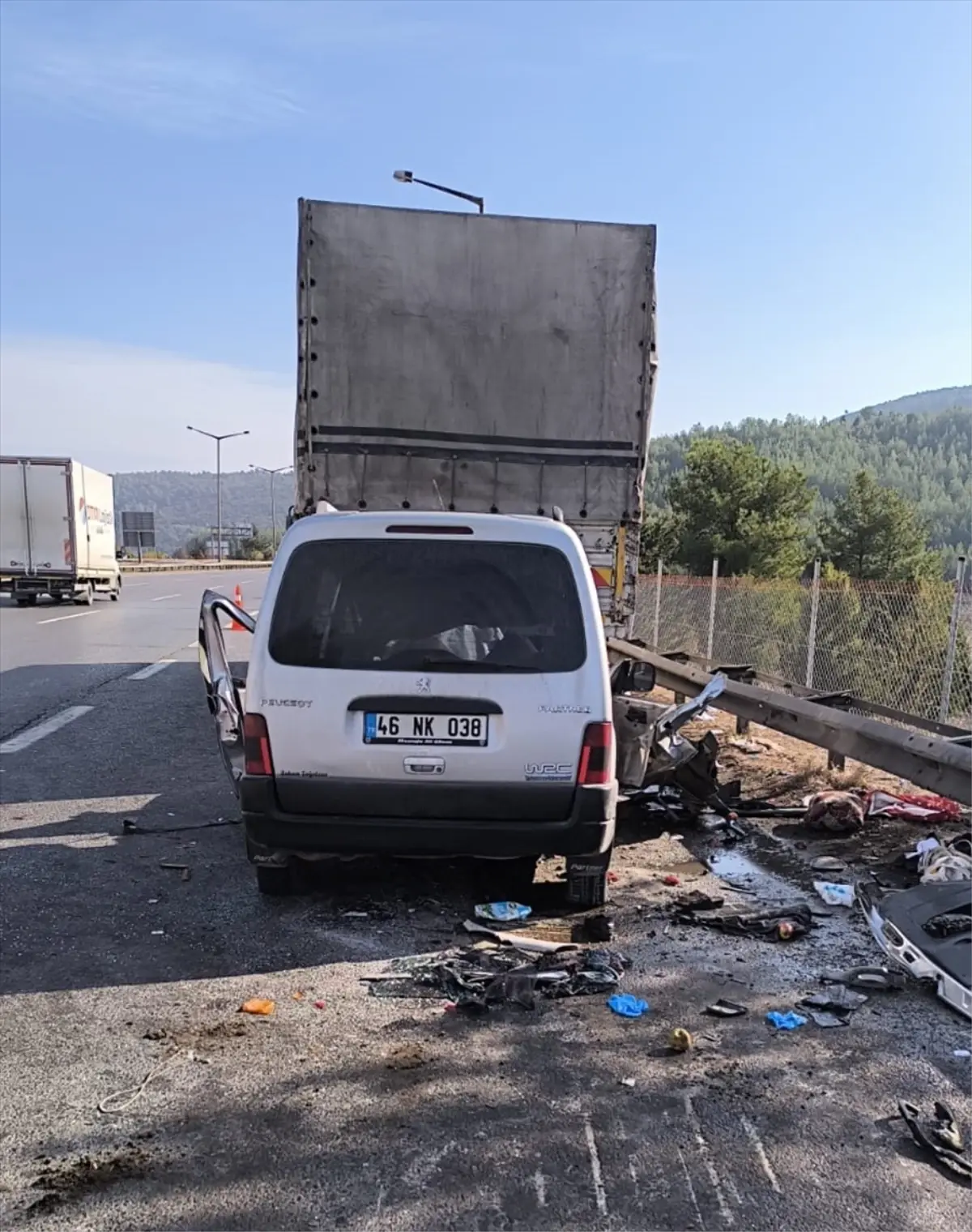 Tarsus’ta Trafik Kazası: 3 Ölü, 3 Yaralı
