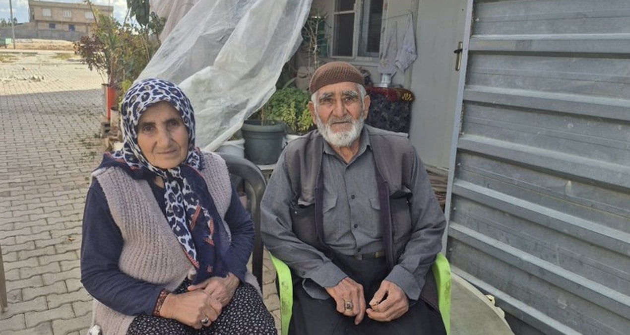 Unutulan depremzedeler: 75 yaşındaki çift konteynerde