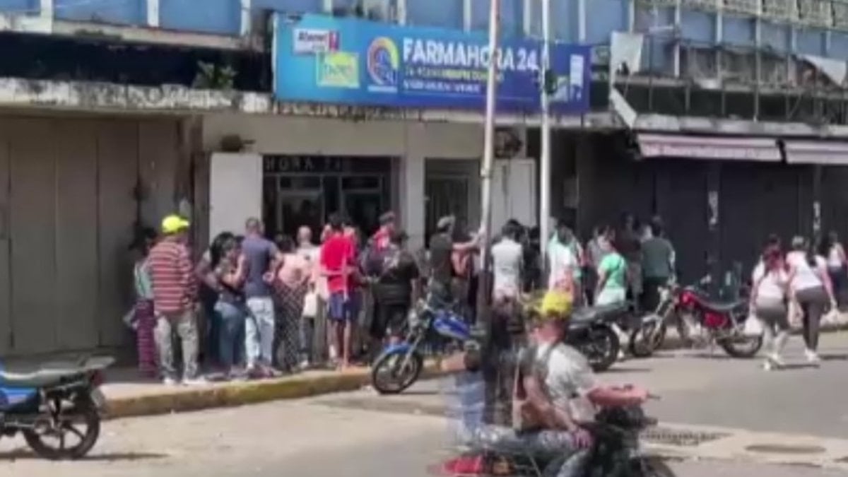 ABD saldırısının ardından Caracas’ta marketlerde uzun kuyruklar oluştu