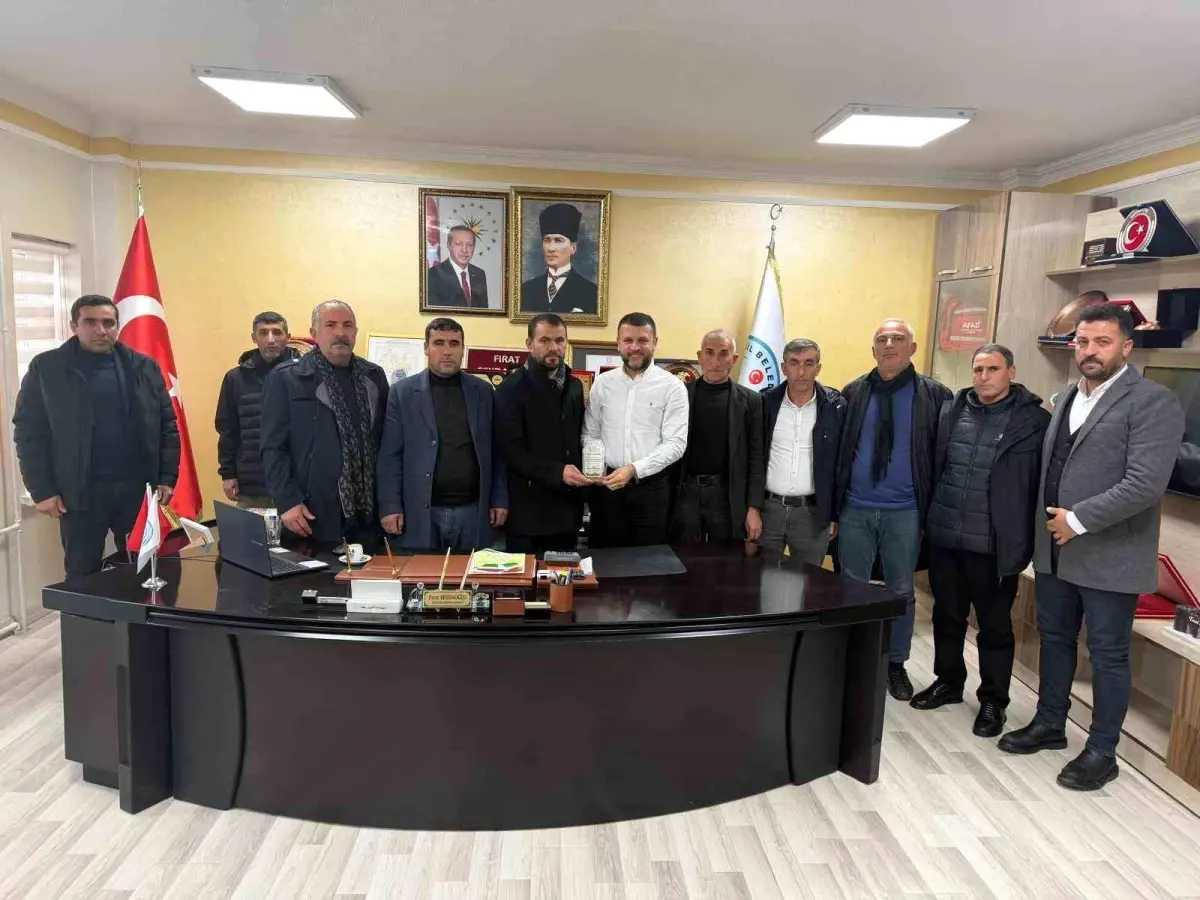 Muhtarlardan Başkan Seydaoğlu’na teşekkür plaketi