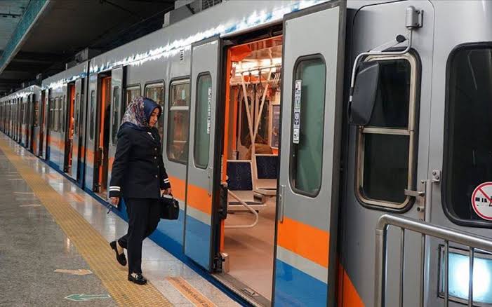 İstanbul’da Metro Seferleri Yarım Saat Gecikmeli Olarak Yapılacak