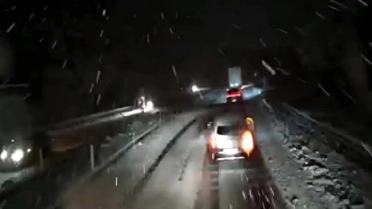 Ani Kar Yağışı Nedeniyle Bazı Yollar Trafiğe Kapandı