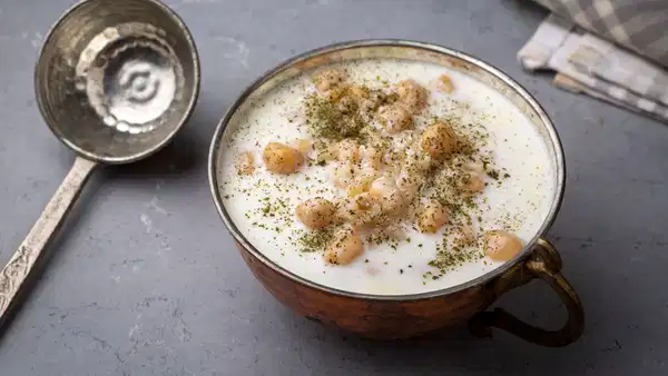 Yazin serinleten geleneksel lezzet ayran asi corbasi tarifi 8A9js1Qw